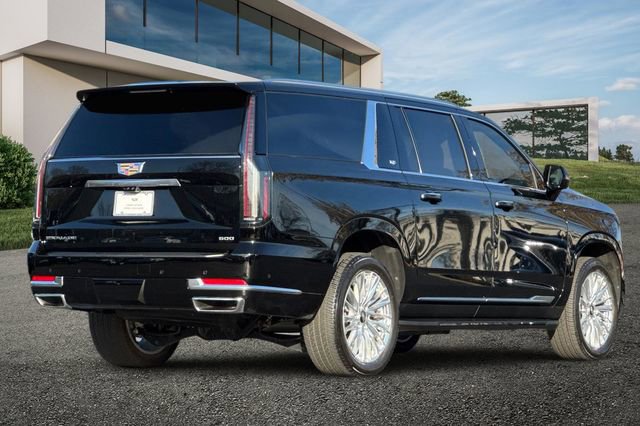 Certified 2025 Cadillac Escalade ESV Premium Luxury image 4