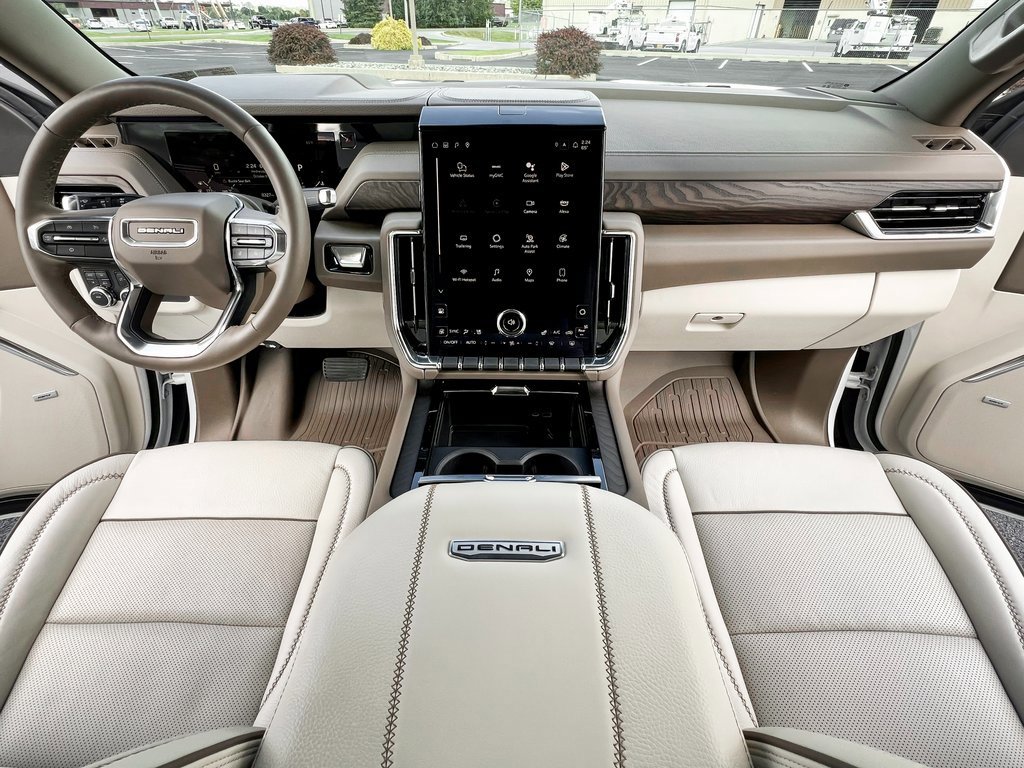 Used 2025 GMC Yukon XL Denali image 3