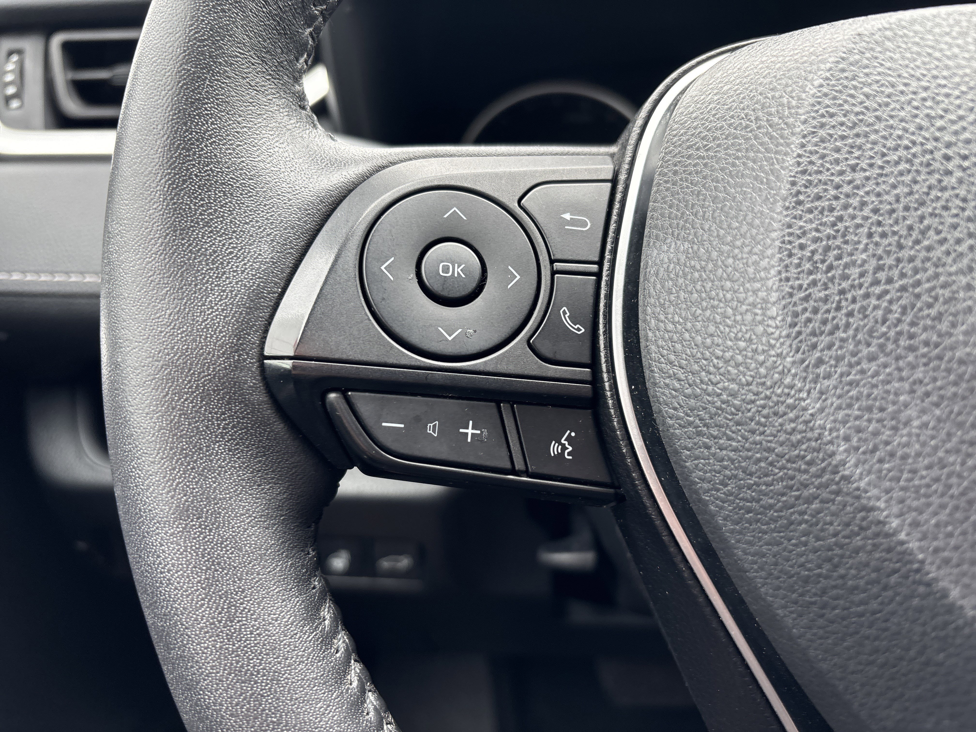 Used 2022 Toyota RAV4 XLE w/ Convenience Package AWD/4WD image 18