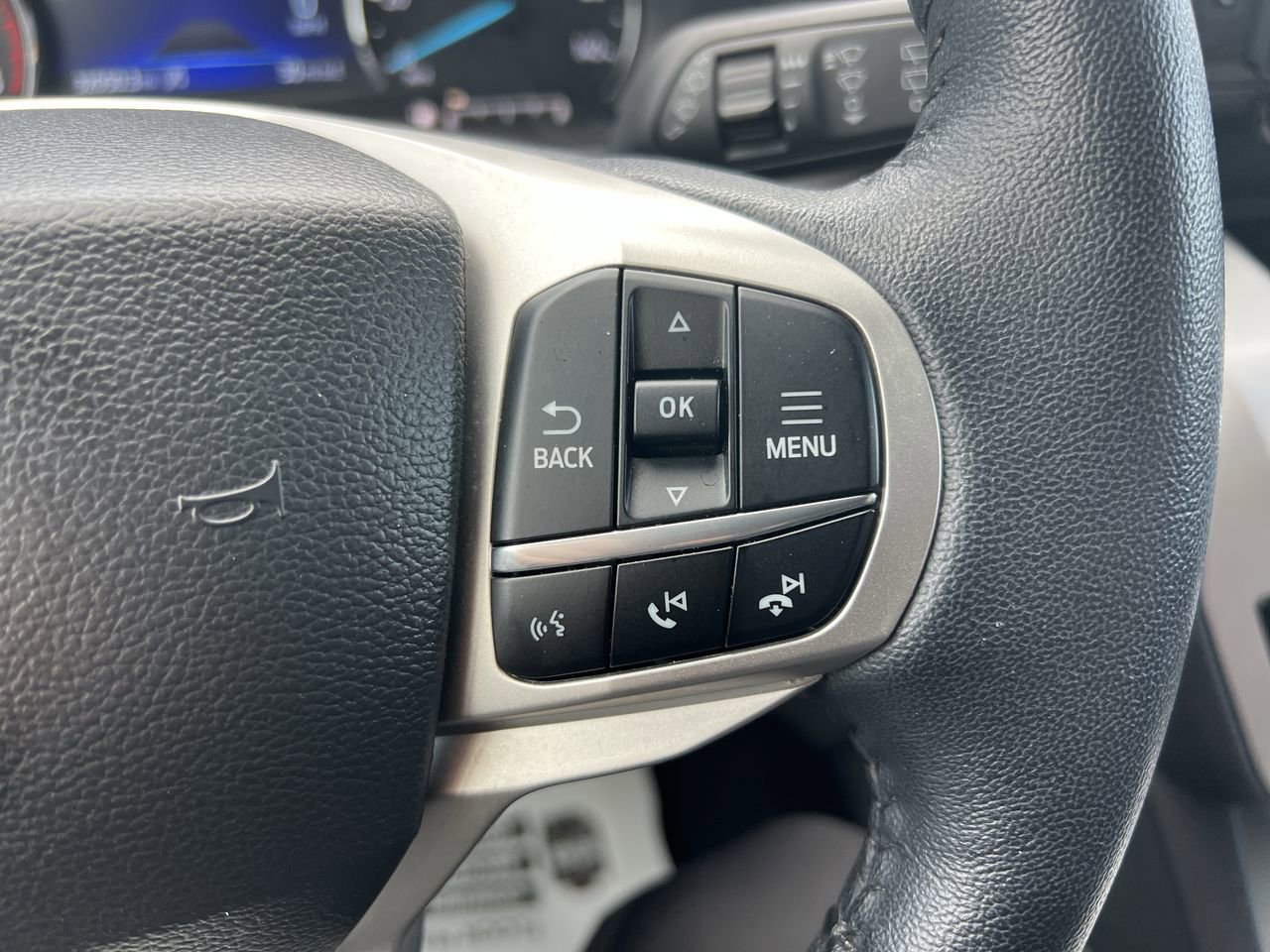 Used 2023 Ford Explorer XLT AWD/4WD image 20
