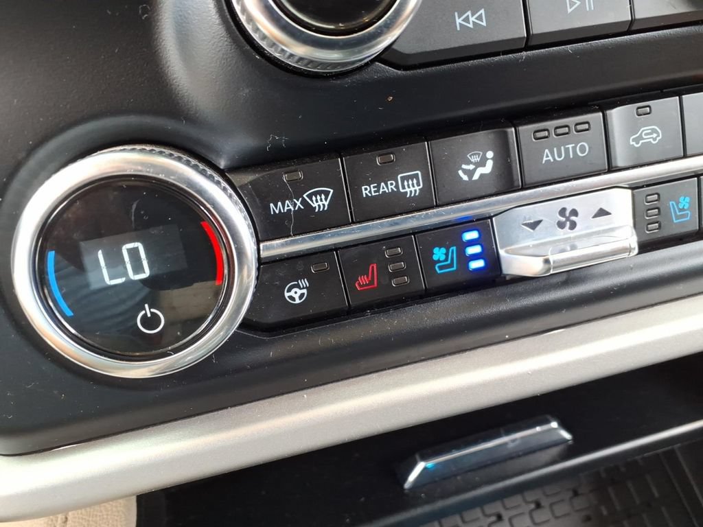 Used 2023 Ford Expedition XLT RWD image 12