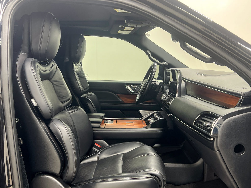 Used 2019 Lincoln Navigator Reserve AWD/4WD image 38