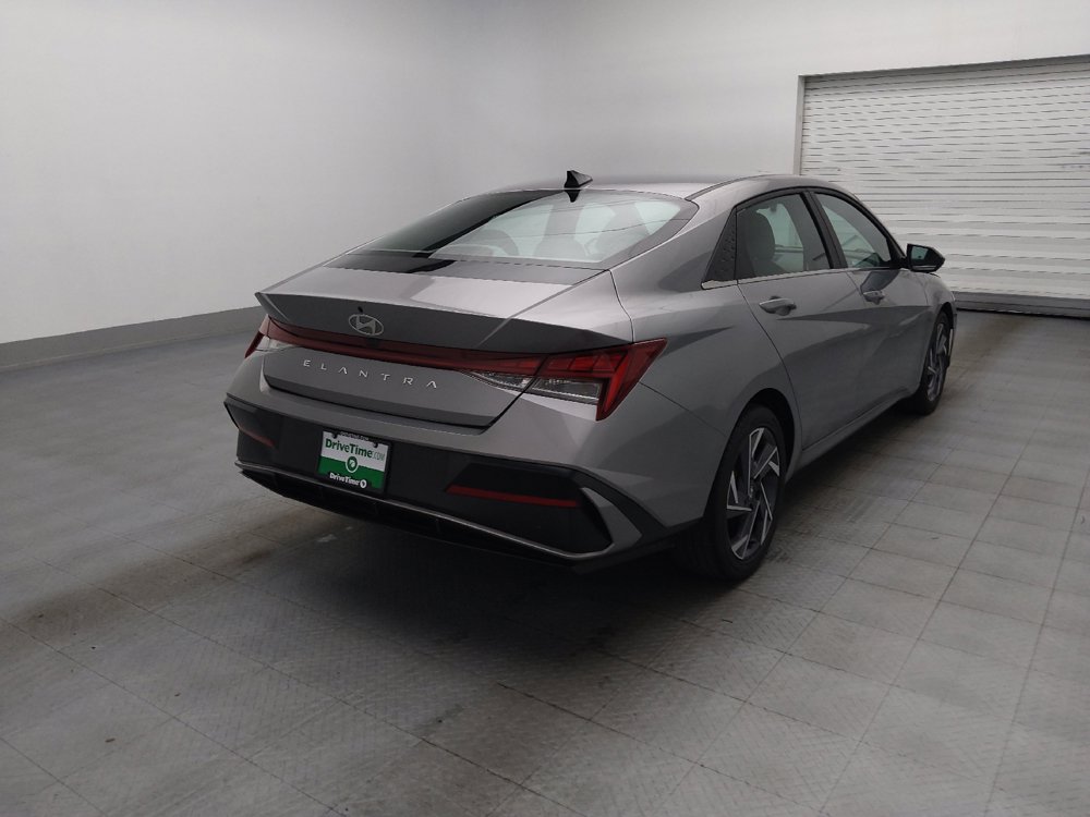 Used 2025 Hyundai Elantra SEL FWD image 9