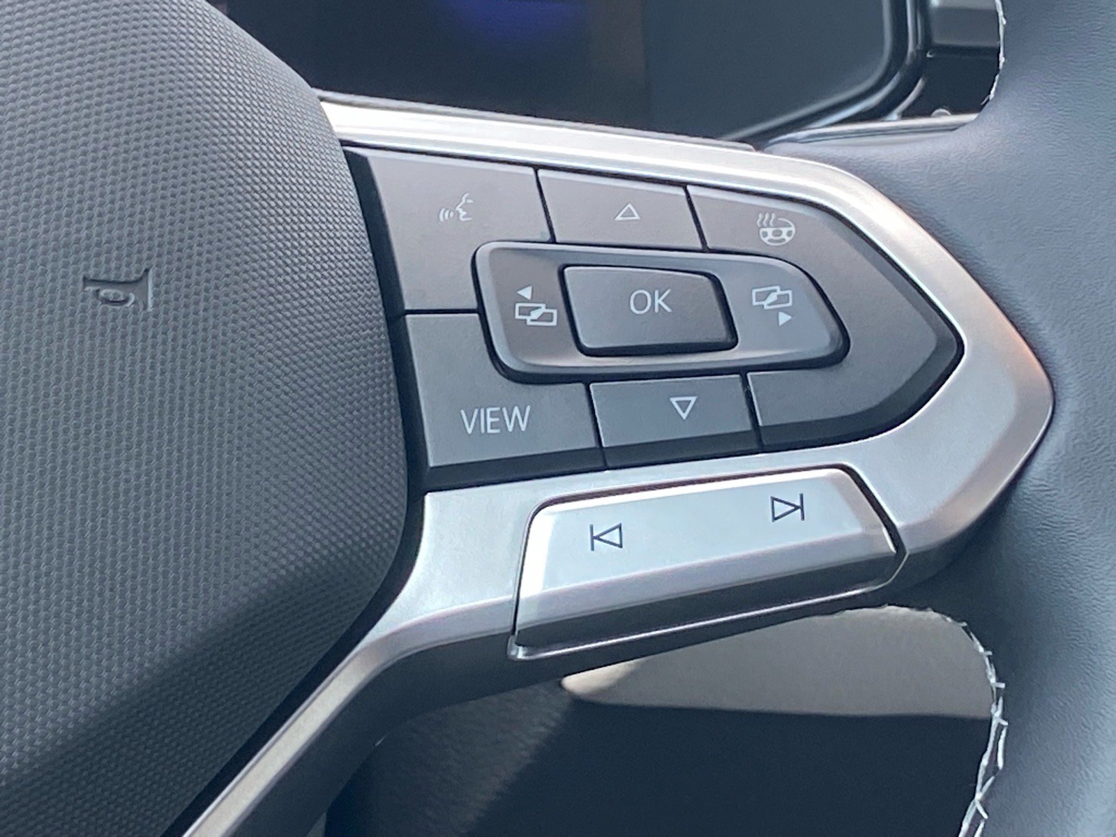 Certified 2025 Volkswagen Taos S AWD/4WD image 5