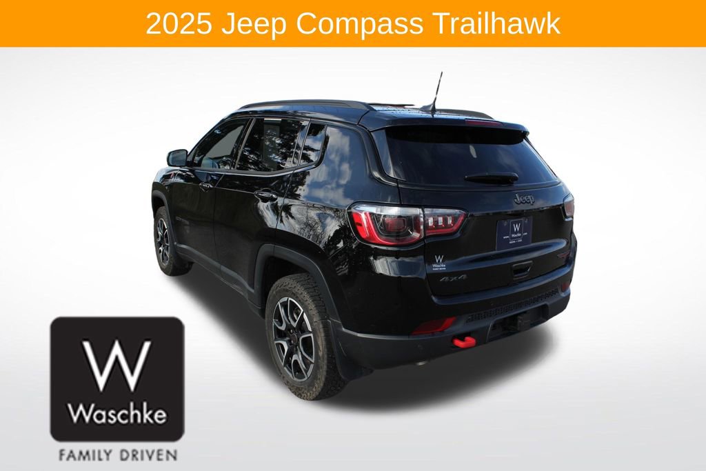 Used 2025 Jeep Compass Trailhawk w/ Trailhawk Convenience Group AWD/4WD image 5