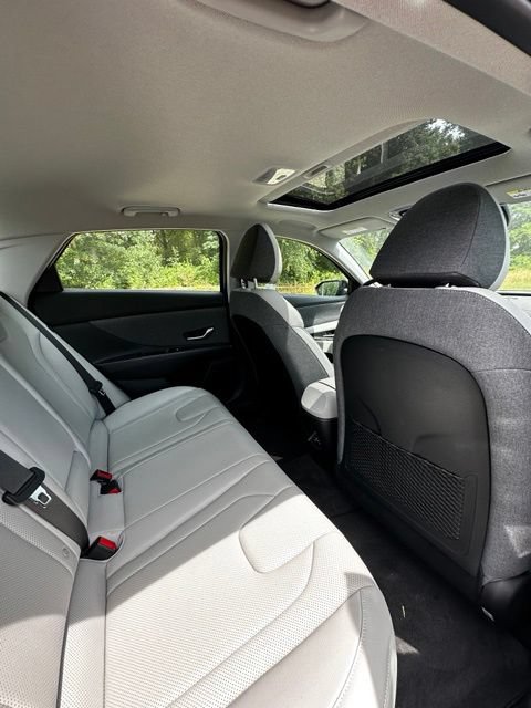 Certified 2025 Hyundai Elantra Limited FWD image 20