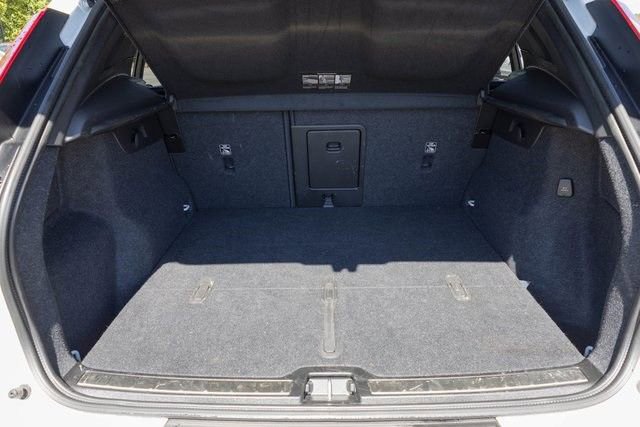Used 2024 Volvo XC40 B5 Plus image 27