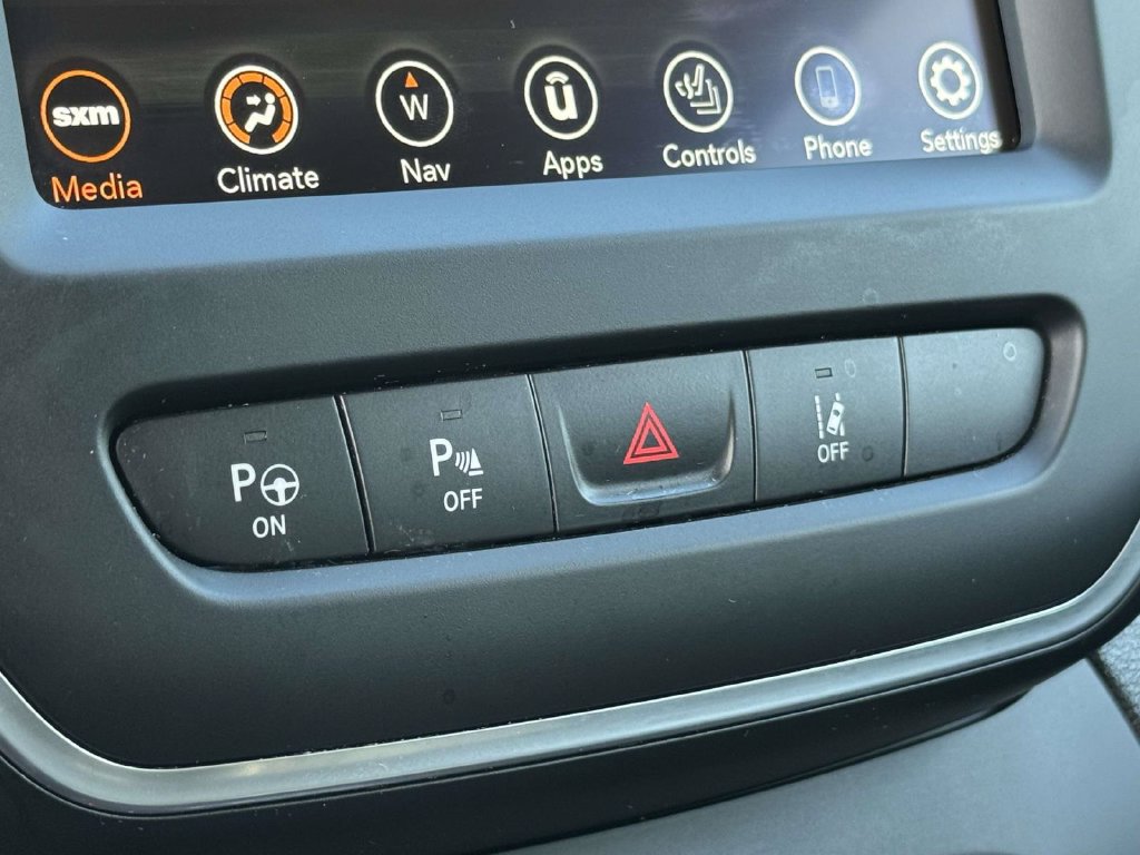 Used 2023 Jeep Cherokee Altitude Lux AWD/4WD image 19