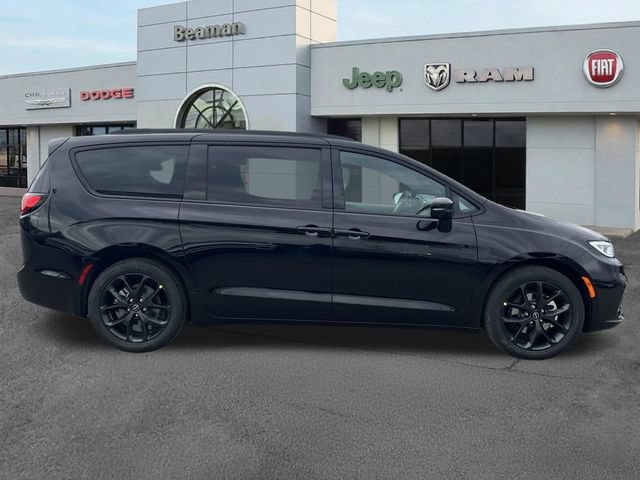 New 2026 Chrysler Pacifica Select w/ S Appearance Package FWD image 8