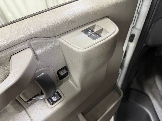 Used 2018 Chevrolet Express 2500 w/ Driver Convenience Package RWD image 19