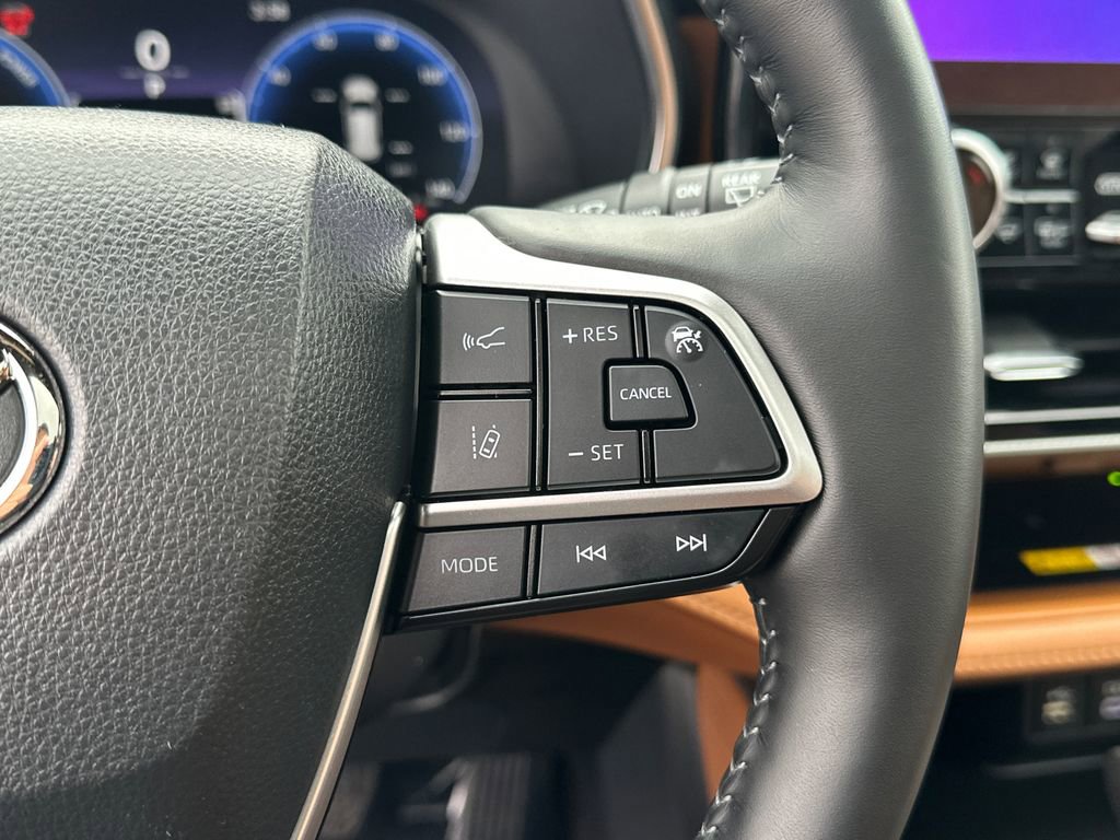 Used 2023 Toyota Highlander Platinum image 28