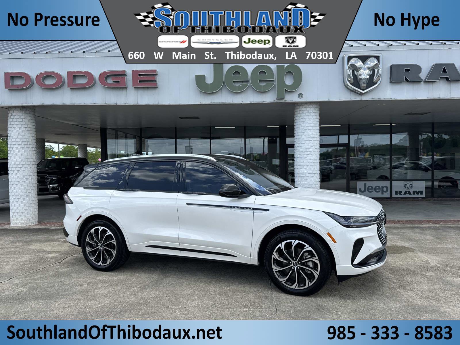 Used 2025 Lincoln Nautilus Reserve image 1