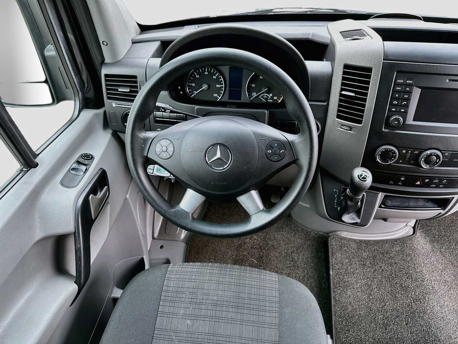 Used 2015 Mercedes-Benz Sprinter 2500 image 22