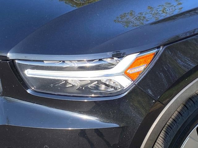 Used 2021 Volvo XC40 T5 Momentum image 4
