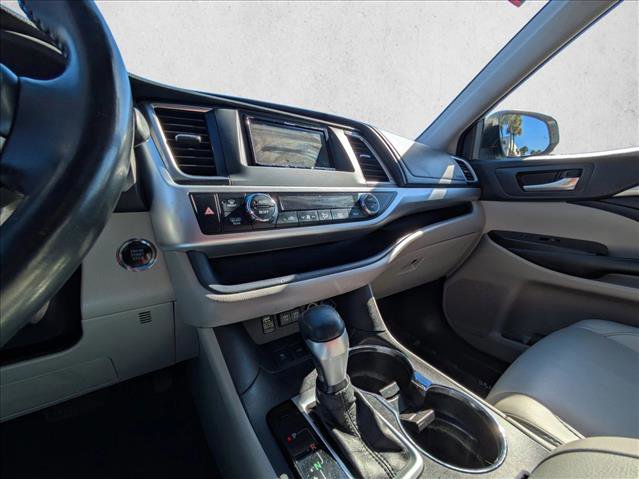 Used 2018 Toyota Highlander XLE image 15