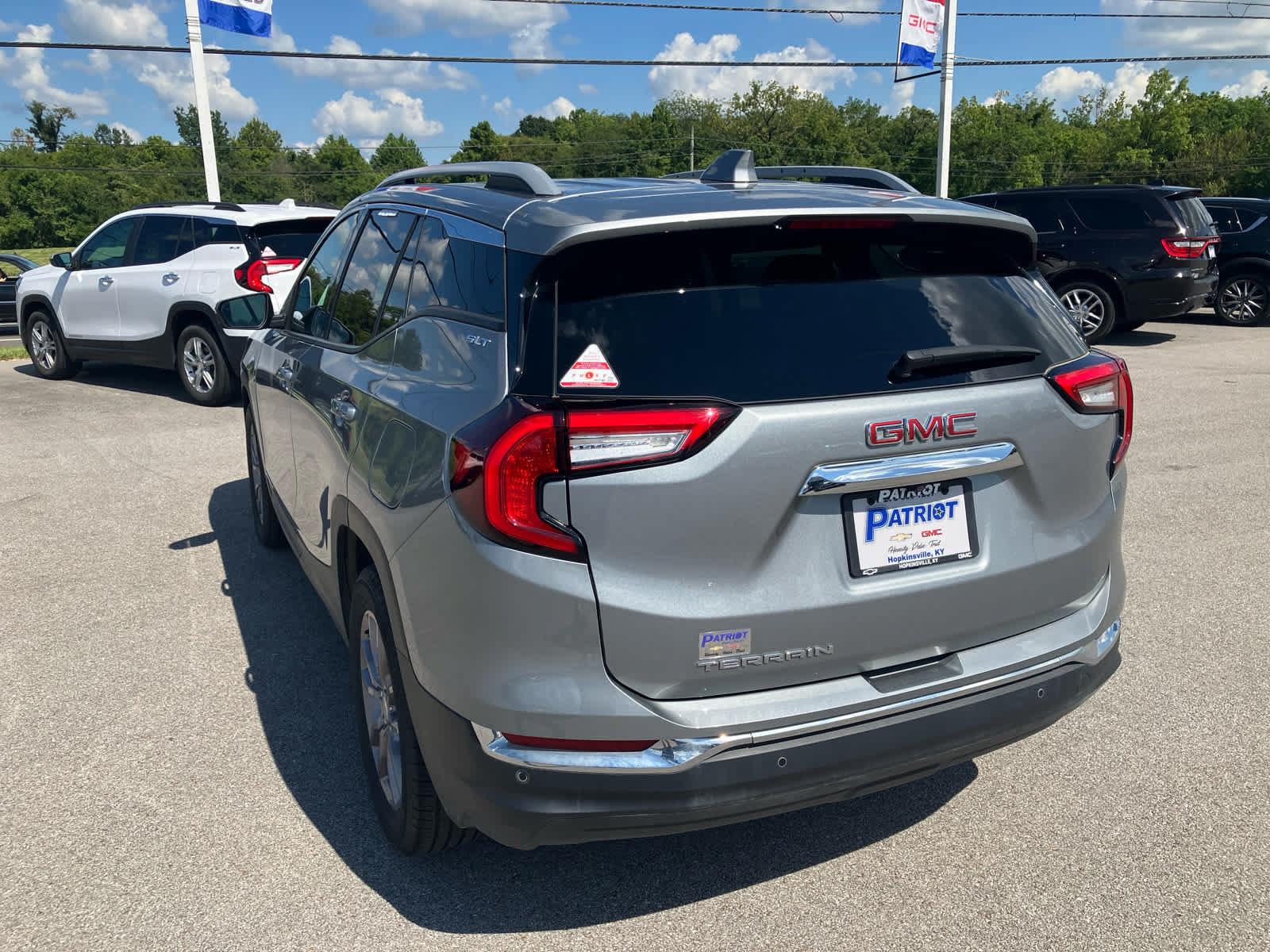 Used 2024 GMC Terrain SLT w/ Tech Package FWD image 6
