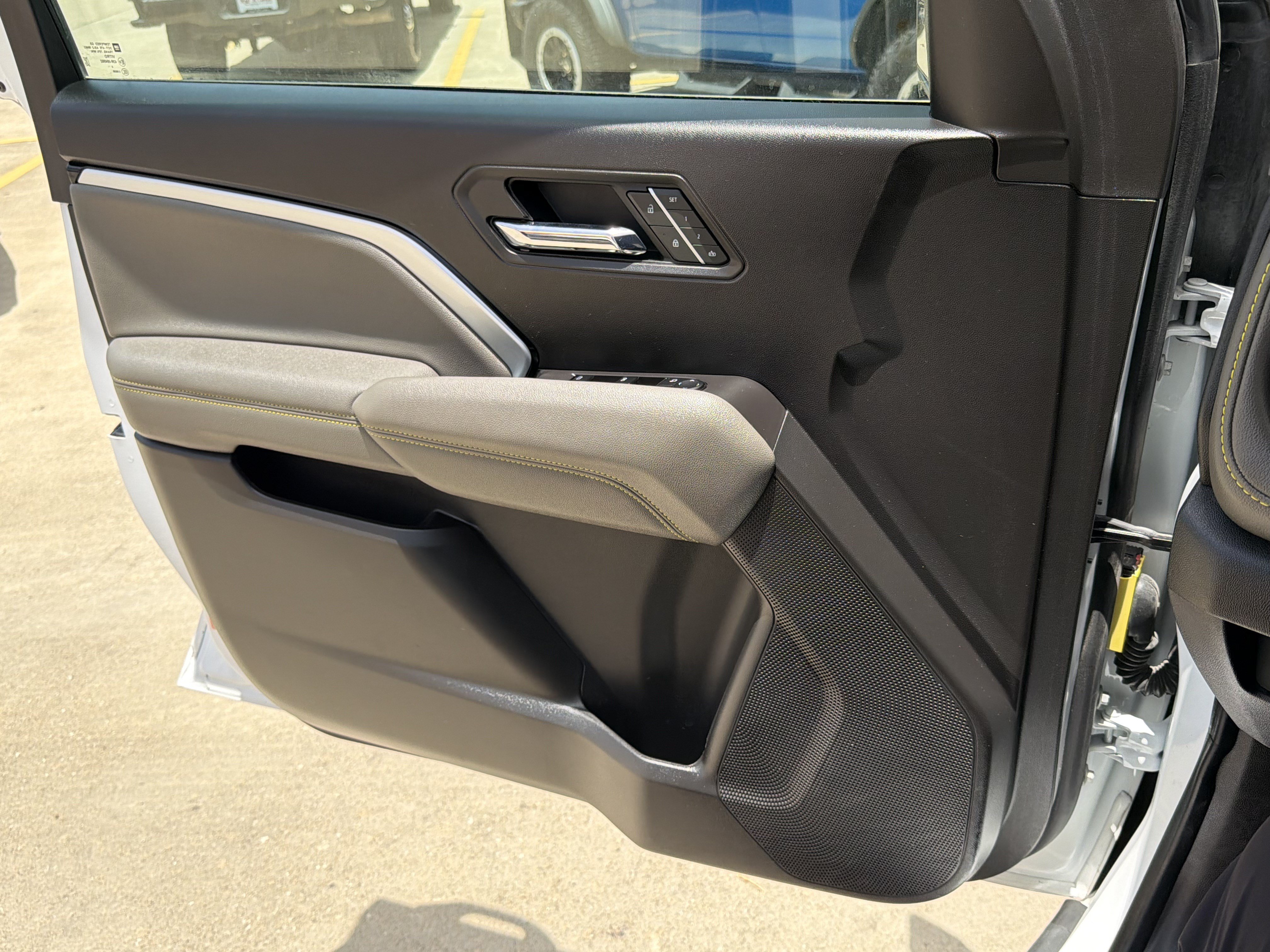 Used 2025 Chevrolet Colorado ZR2 w/ ZR2 Bison Edition AWD/4WD image 25