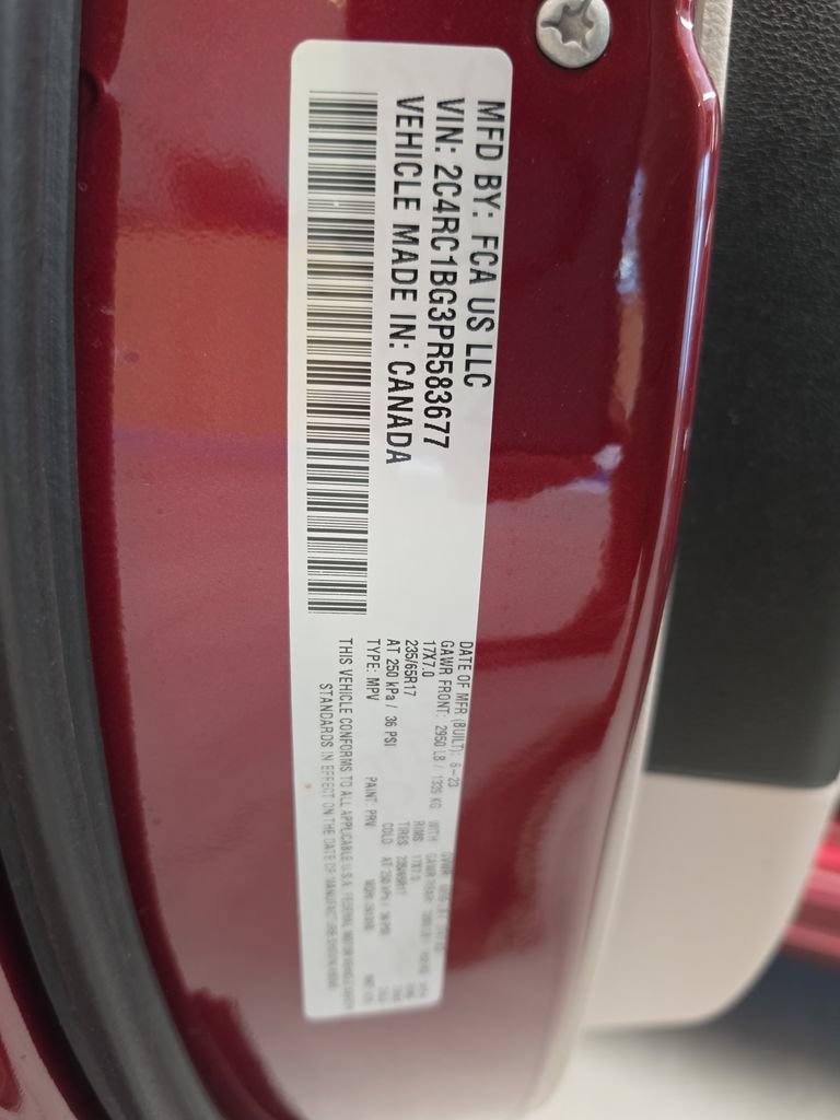 Used 2023 Chrysler Pacifica Touring-L FWD image 37
