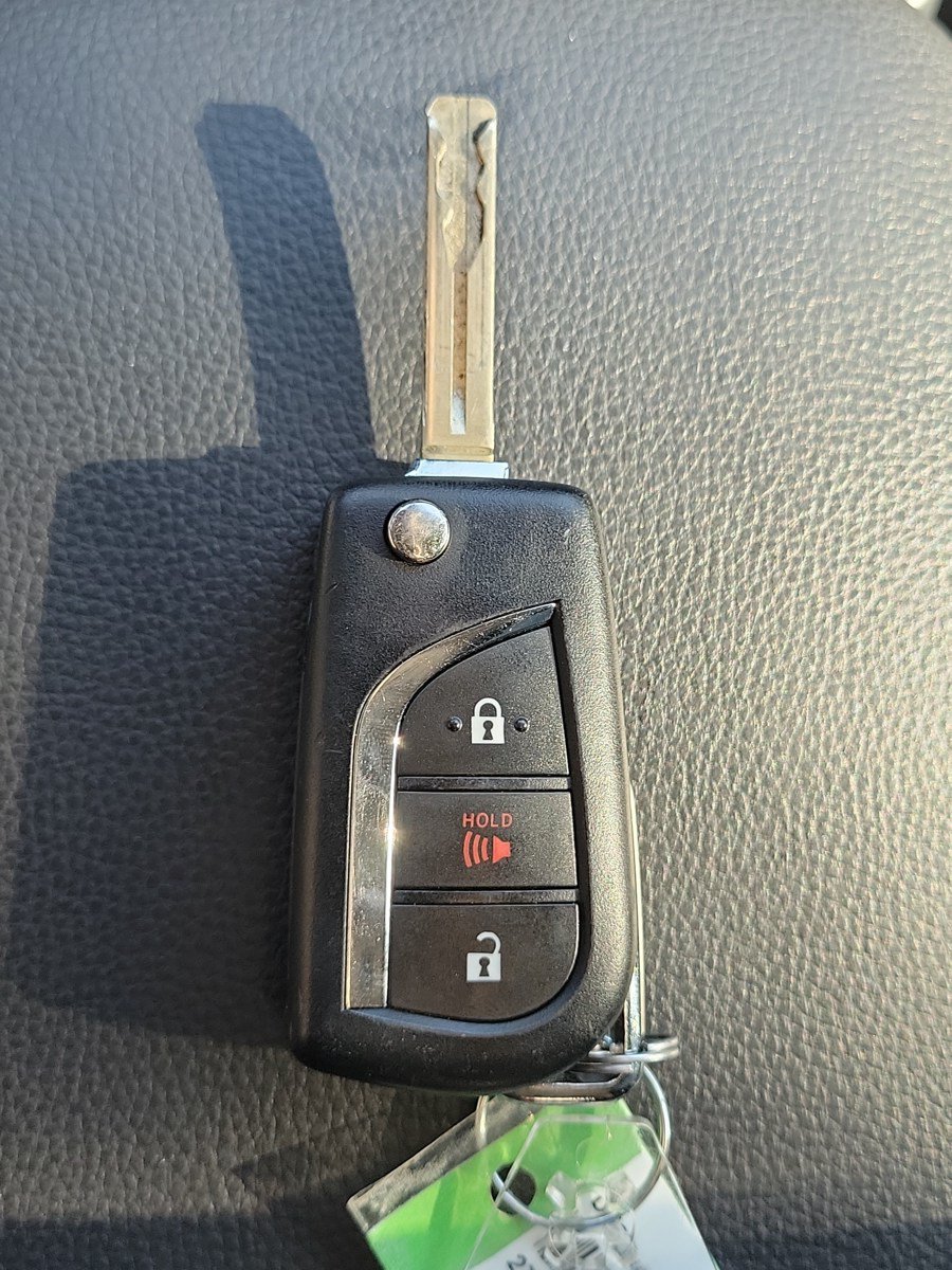 Used 2025 Toyota RAV4 LE FWD image 31