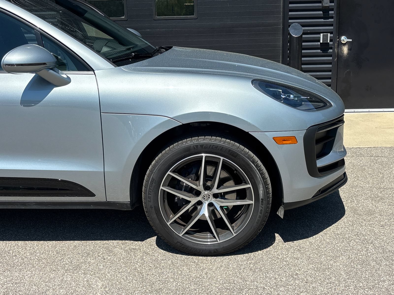 Used 2025 Porsche Macan AWD/4WD image 10