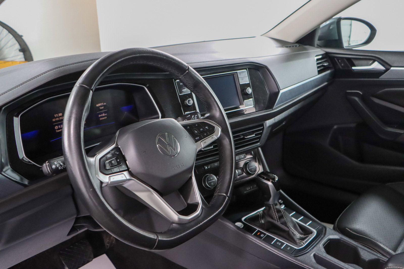 Used 2024 Volkswagen Jetta SE image 22