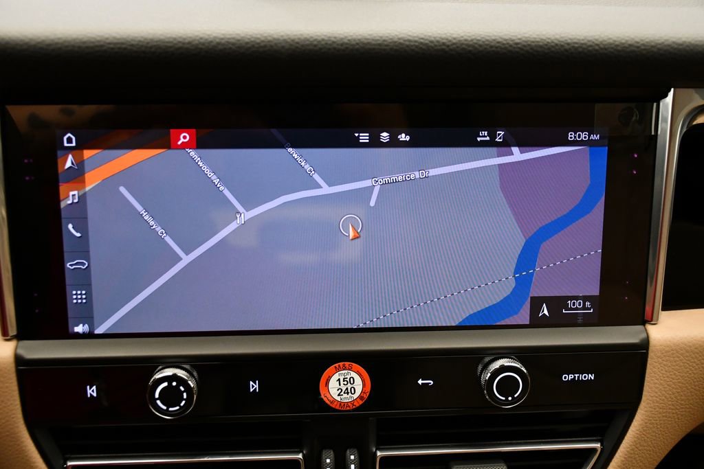 Certified 2025 Porsche Macan image 30