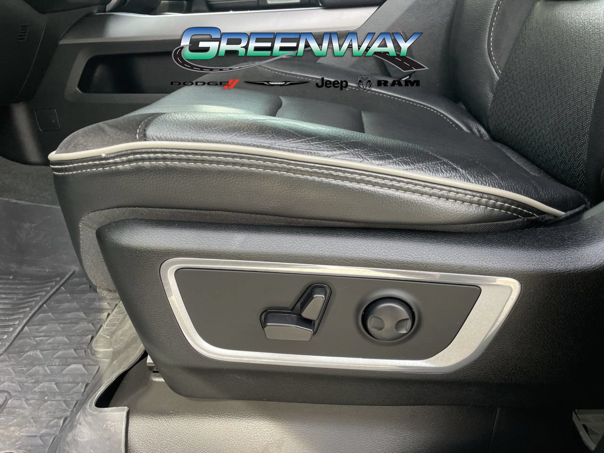 Used 2023 RAM 1500 Laramie AWD/4WD image 16