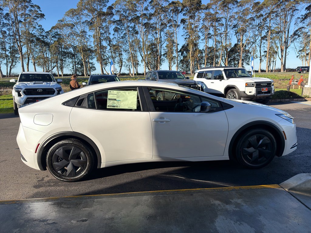 Used 2020 Toyota Prius LE image 7