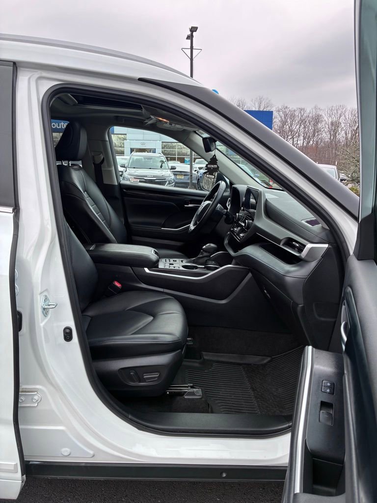 Used 2023 Toyota Highlander XLE AWD/4WD image 20