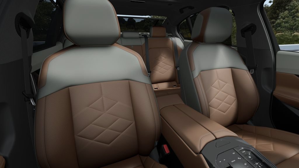 New 2027 BMW 550e xDrive AWD/4WD image 11