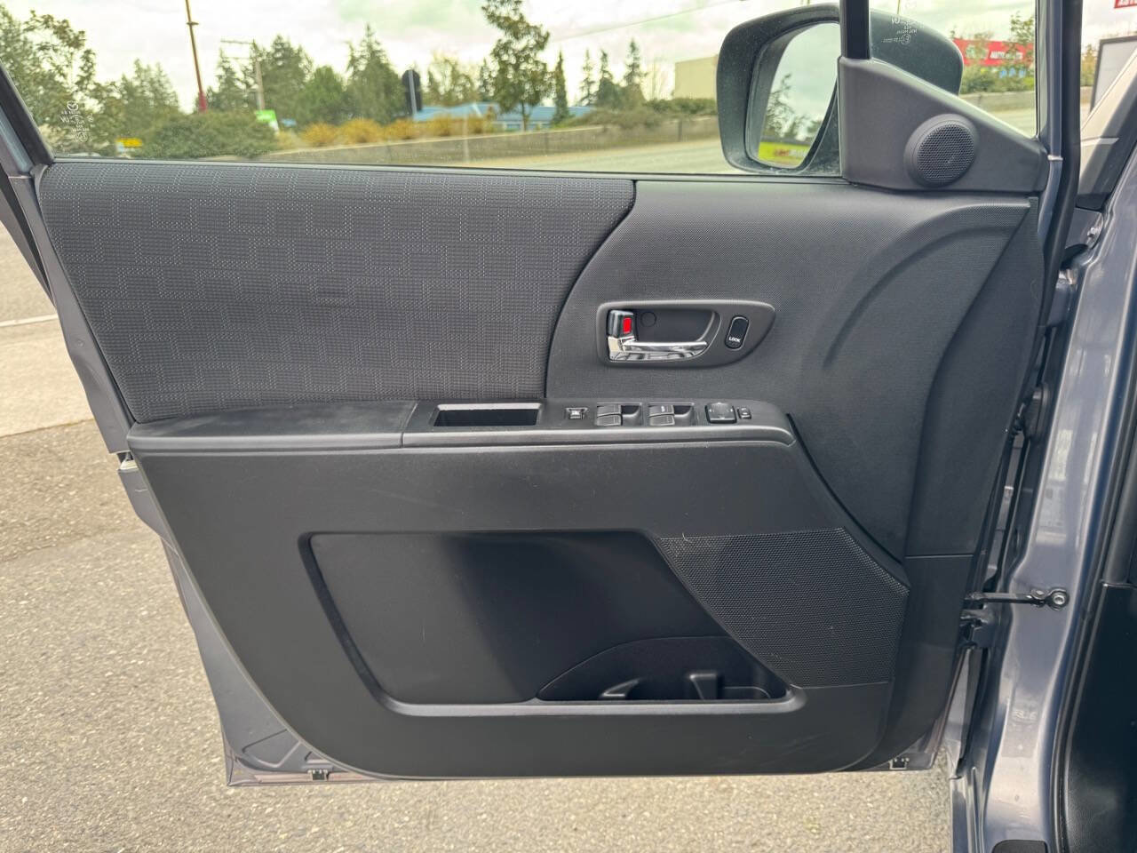 Used 2010 MAZDA MAZDA5 Sport image 28