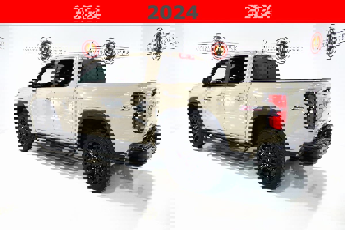 Used 2024 Chevrolet Colorado Z71 w/ Z71 Convenience Package 2 image 3