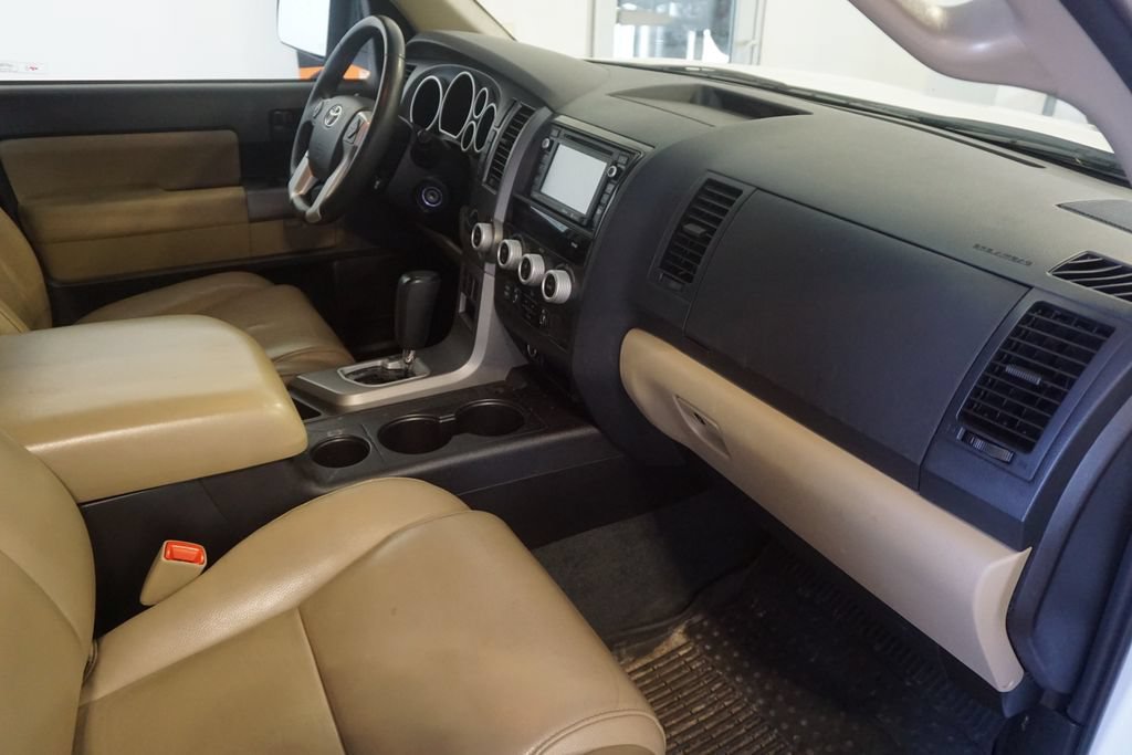Used 2017 Toyota Sequoia SR5 w/ Premium Package AWD/4WD image 24