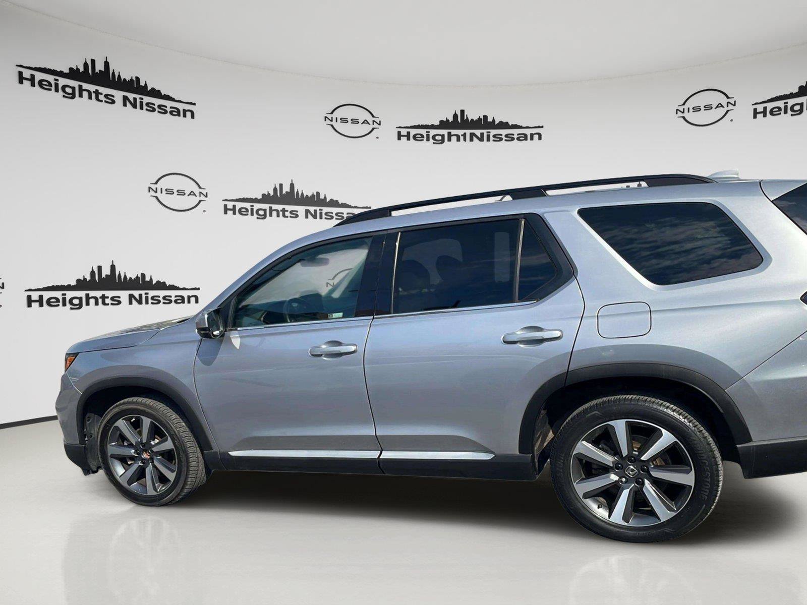 Used 2023 Honda Pilot Touring image 2
