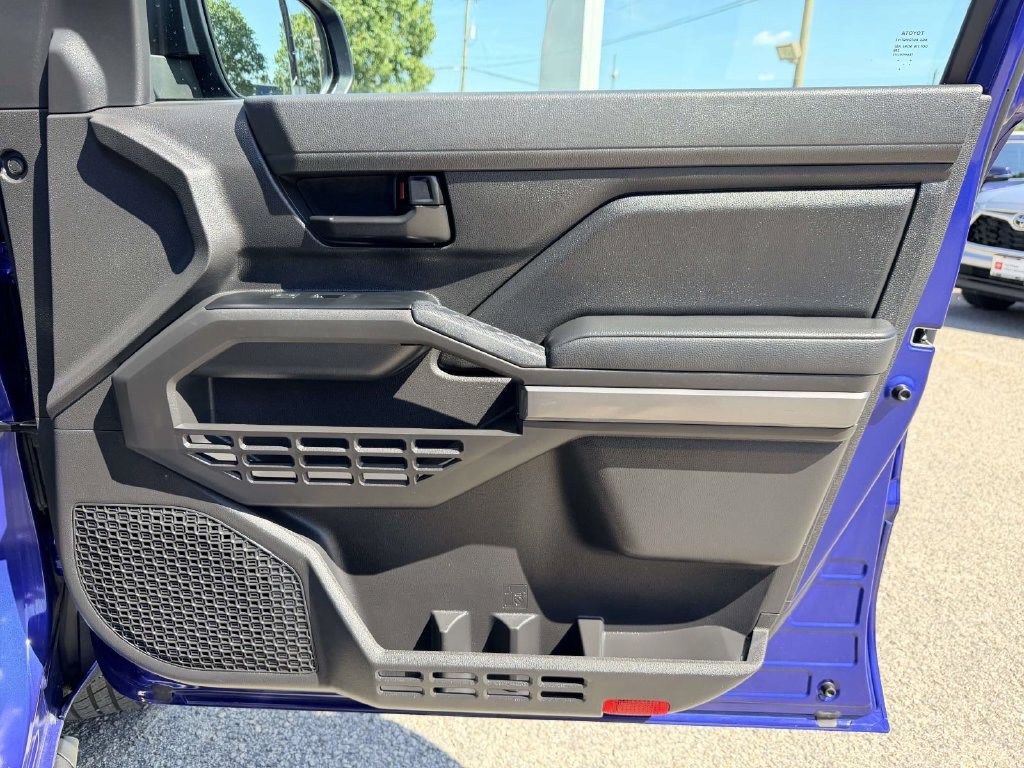 Certified 2025 Toyota Tacoma SR5 AWD/4WD image 11