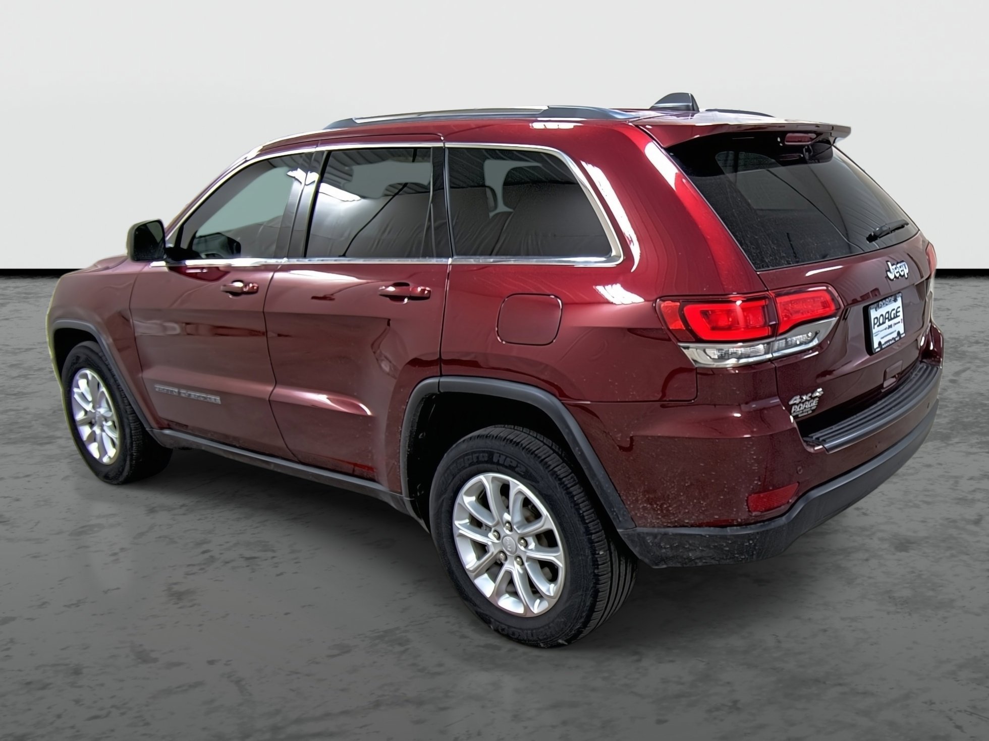 Used 2021 Jeep Grand Cherokee Laredo X image 2