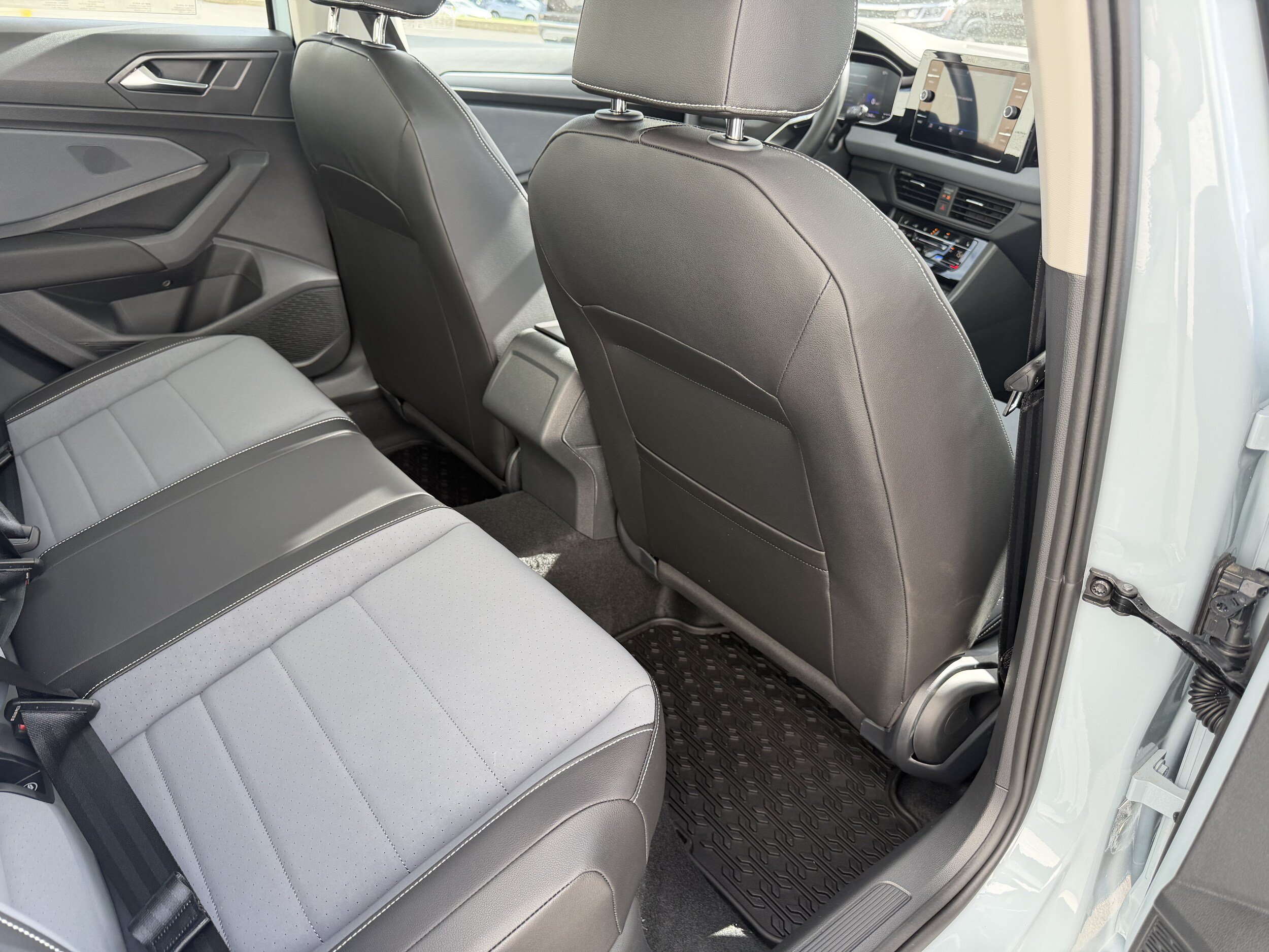 New 2027 Volkswagen Jetta SE FWD image 29