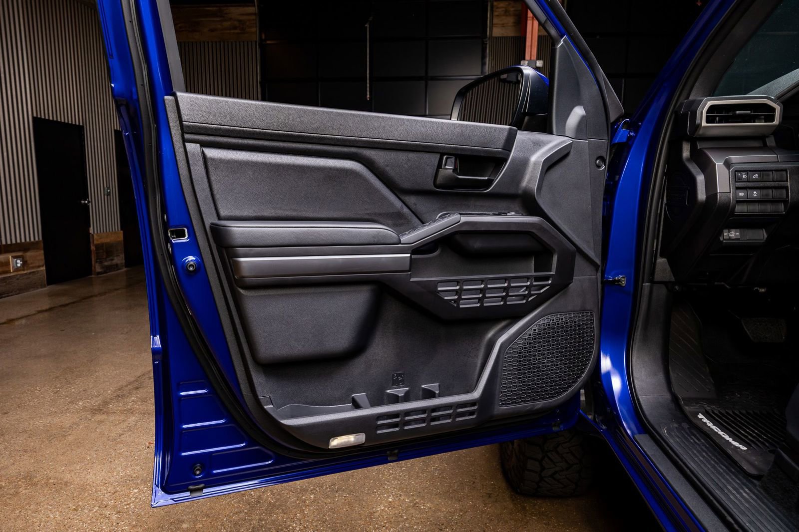 Used 2025 Toyota Tacoma SR5 image 36
