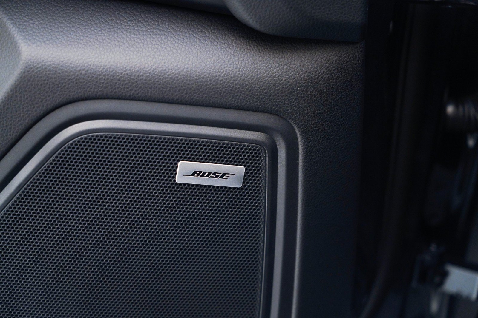 Certified 2026 Porsche Macan Turbo AWD/4WD image 23