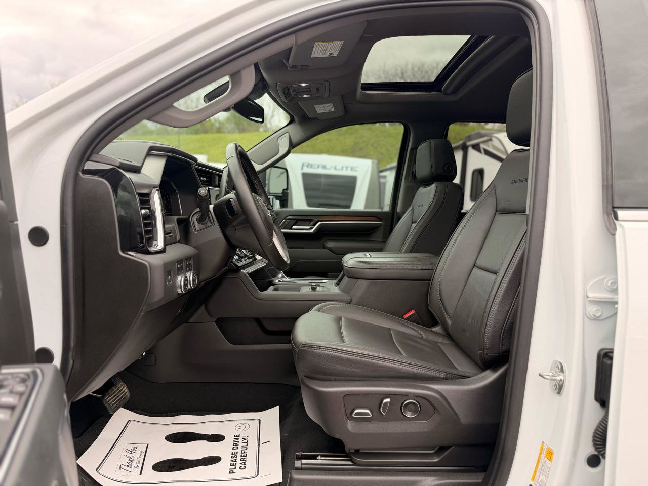 Used 2025 GMC Sierra 3500 Denali AWD/4WD image 15