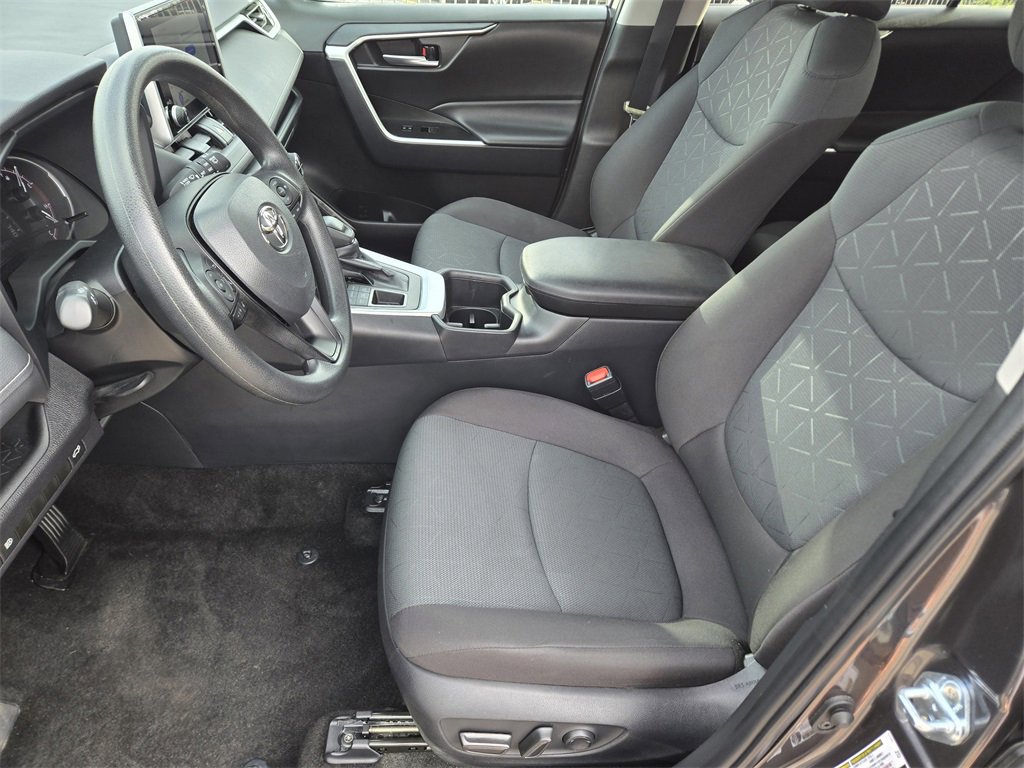 Used 2025 Toyota RAV4 XLE w/ Convenience Package image 16