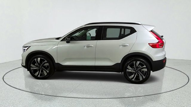 New 2026 Volvo XC40 B5 Plus w/ Climate Package AWD/4WD image 4