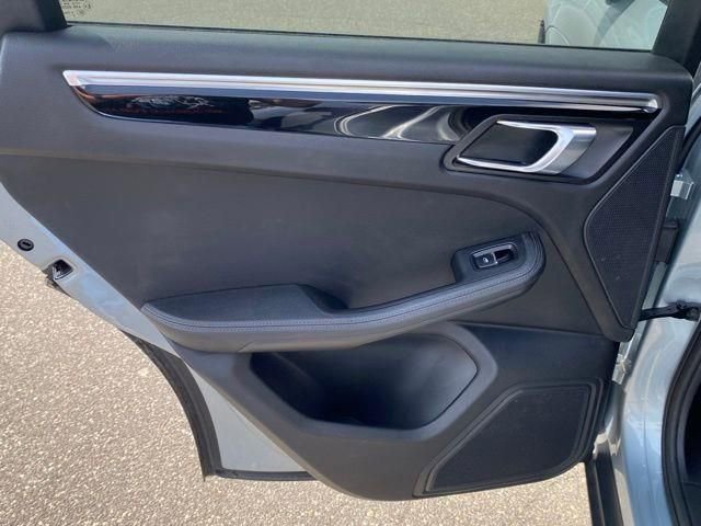 Used 2019 Porsche Macan AWD/4WD image 16