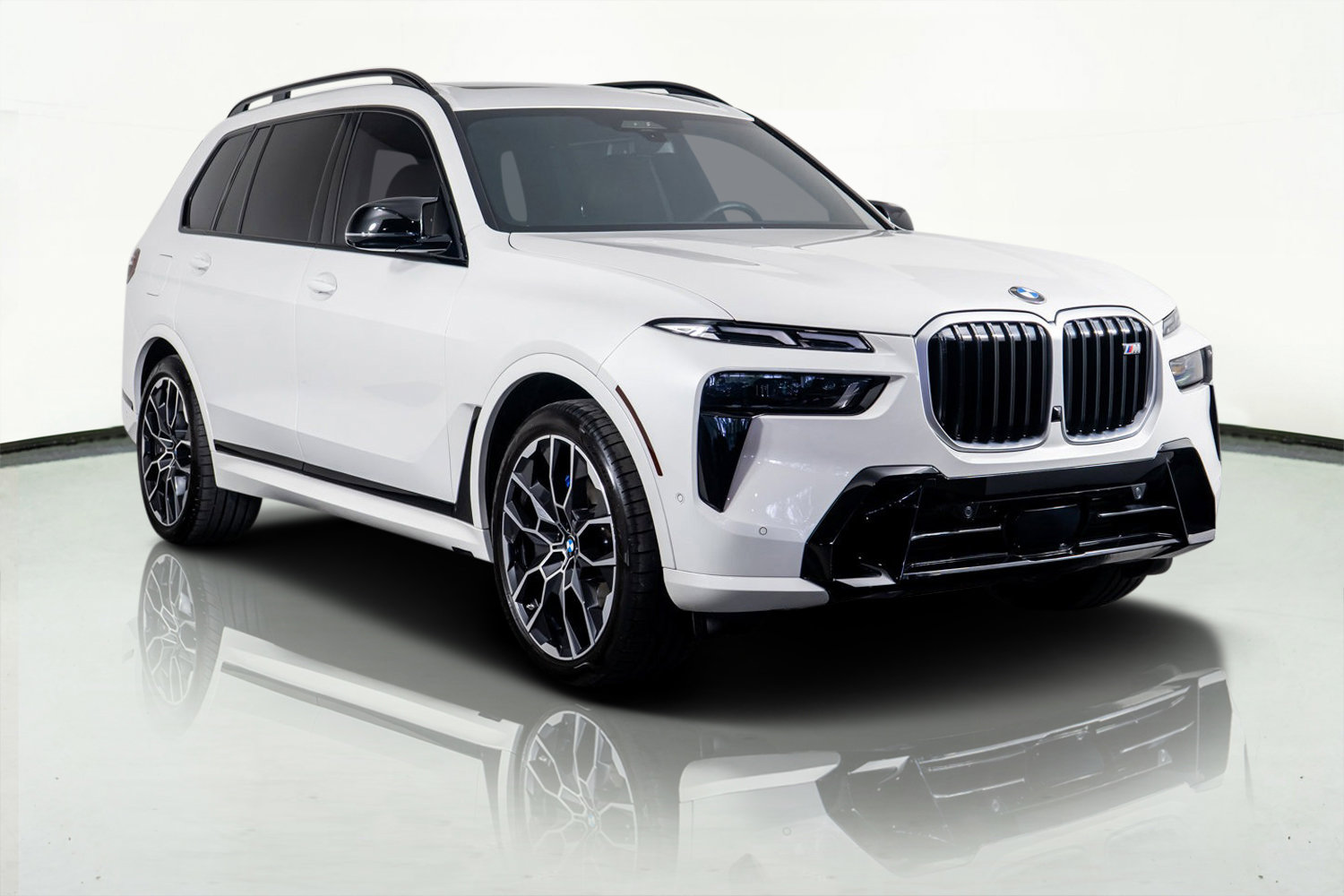 Used 2025 BMW X7 M60i image 4
