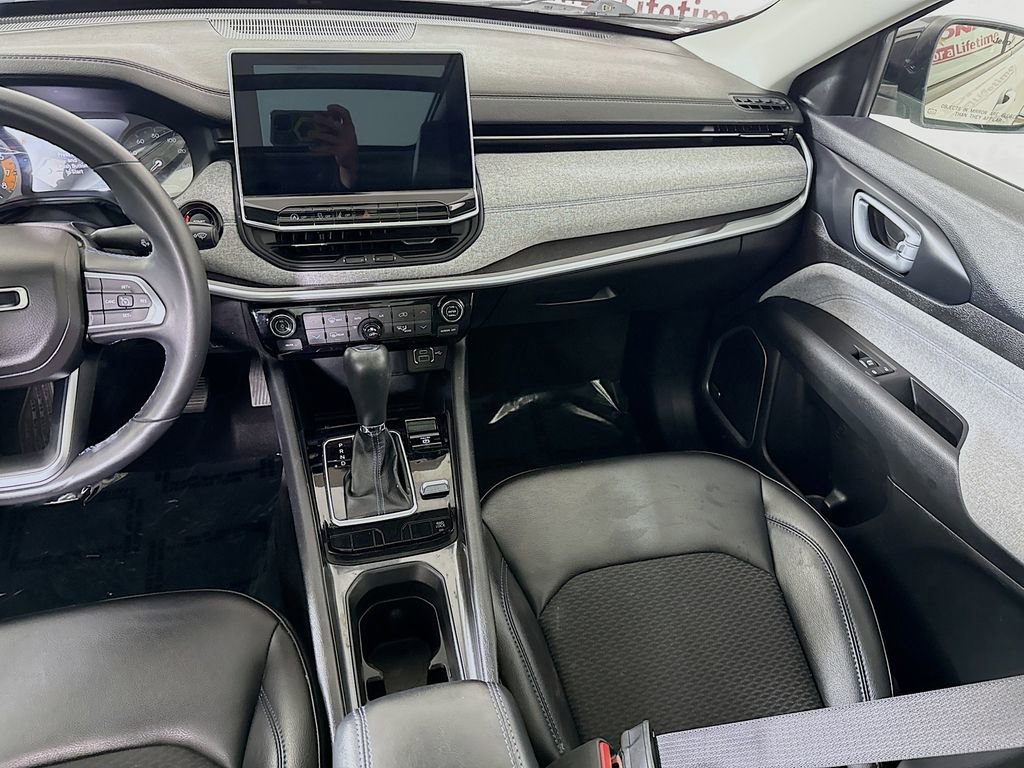 Used 2022 Jeep Compass Latitude w/ Sun and Sound Group image 27