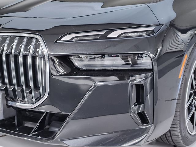 Used 2025 BMW 740i RWD image 12