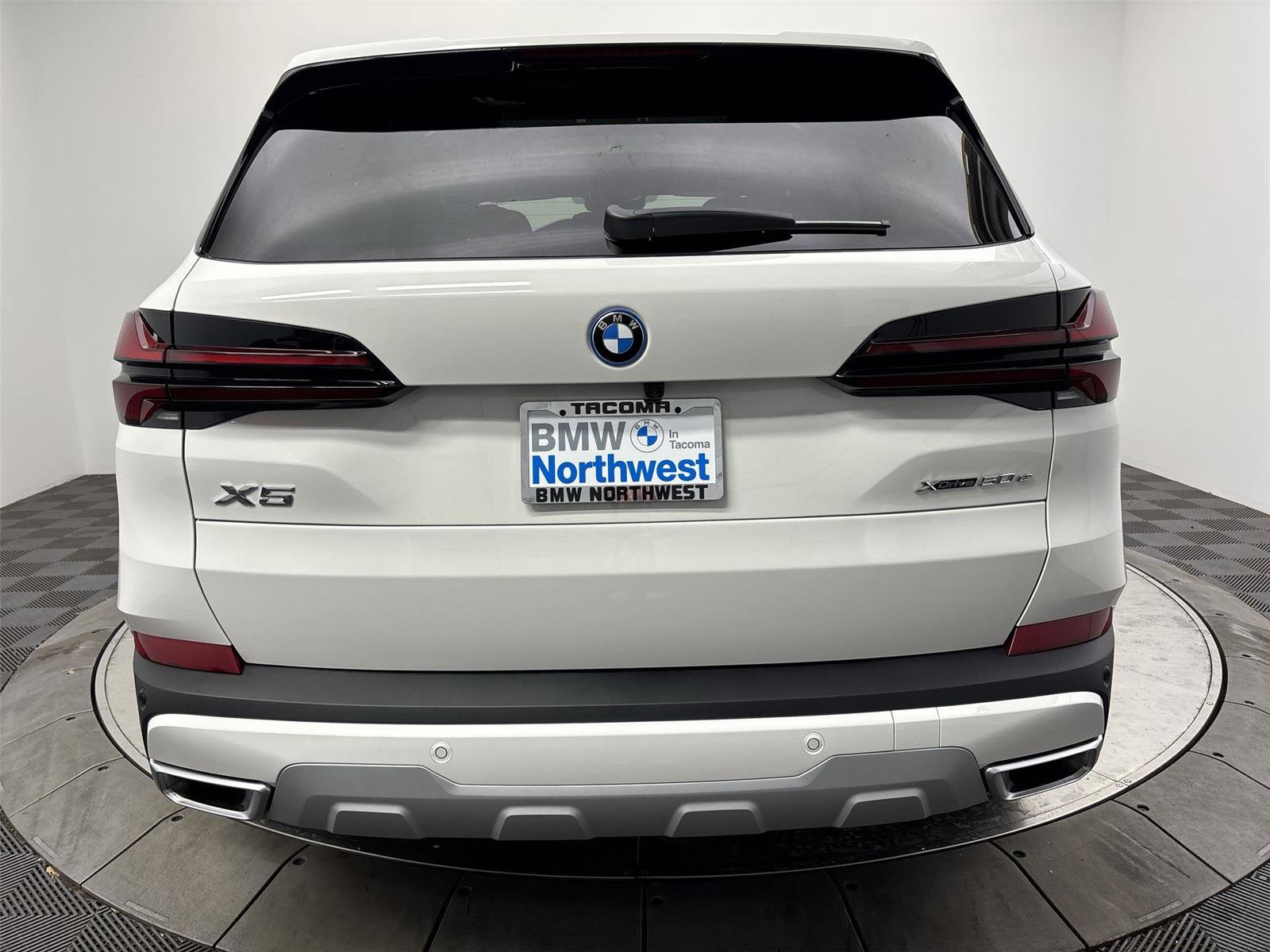 New 2026 BMW X5 xDrive50e w/ Executive Package image 15