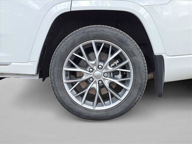 Used 2023 Jeep Grand Cherokee L Summit w/ Advanced Protech Group IV AWD/4WD image 9