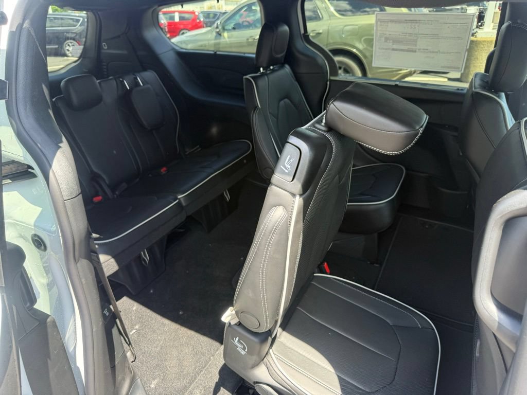 New 2027 Chrysler Pacifica Limited w/ Family Tech Group FWD image 58