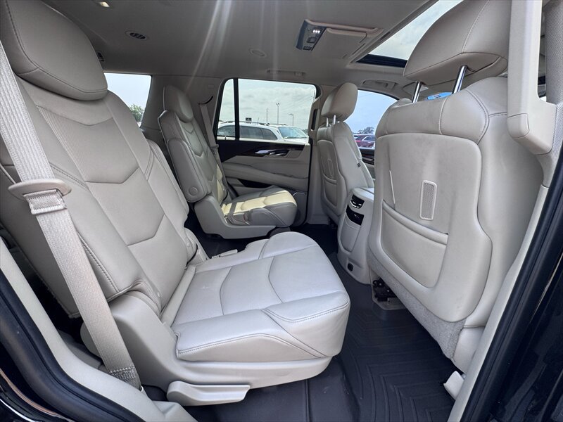Used 2015 Cadillac Escalade Premium AWD/4WD image 13
